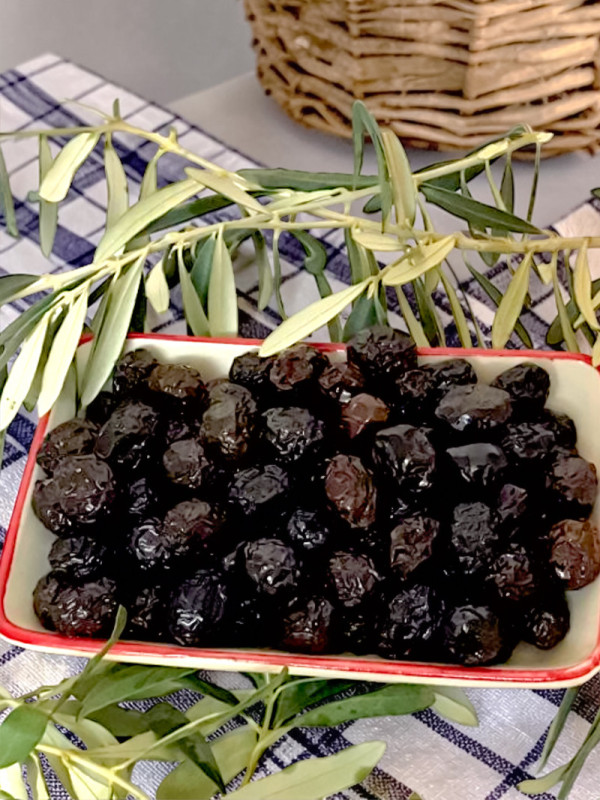 Tekir Siyah Sele Zeytin 1 kg | Az Tuzlu Trilye | Hanımın Köyünden